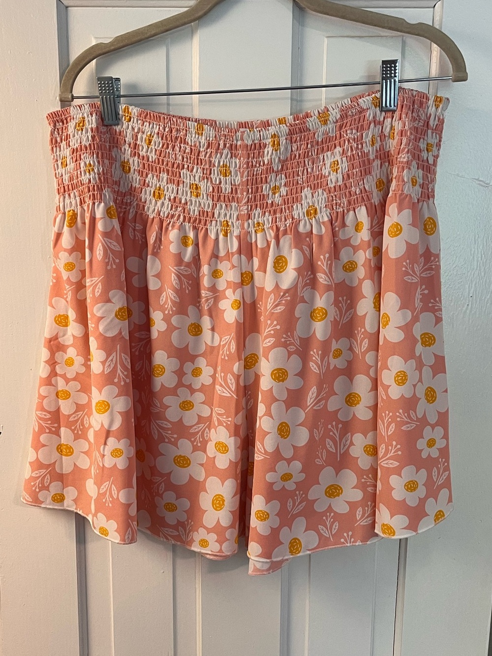 Smocked Waist Floral flowy shorts - Peach Daisy Print